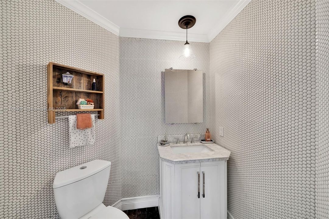 Recently Sold: $1,495,000 (6 beds, 4 baths, 4140 Square Feet)