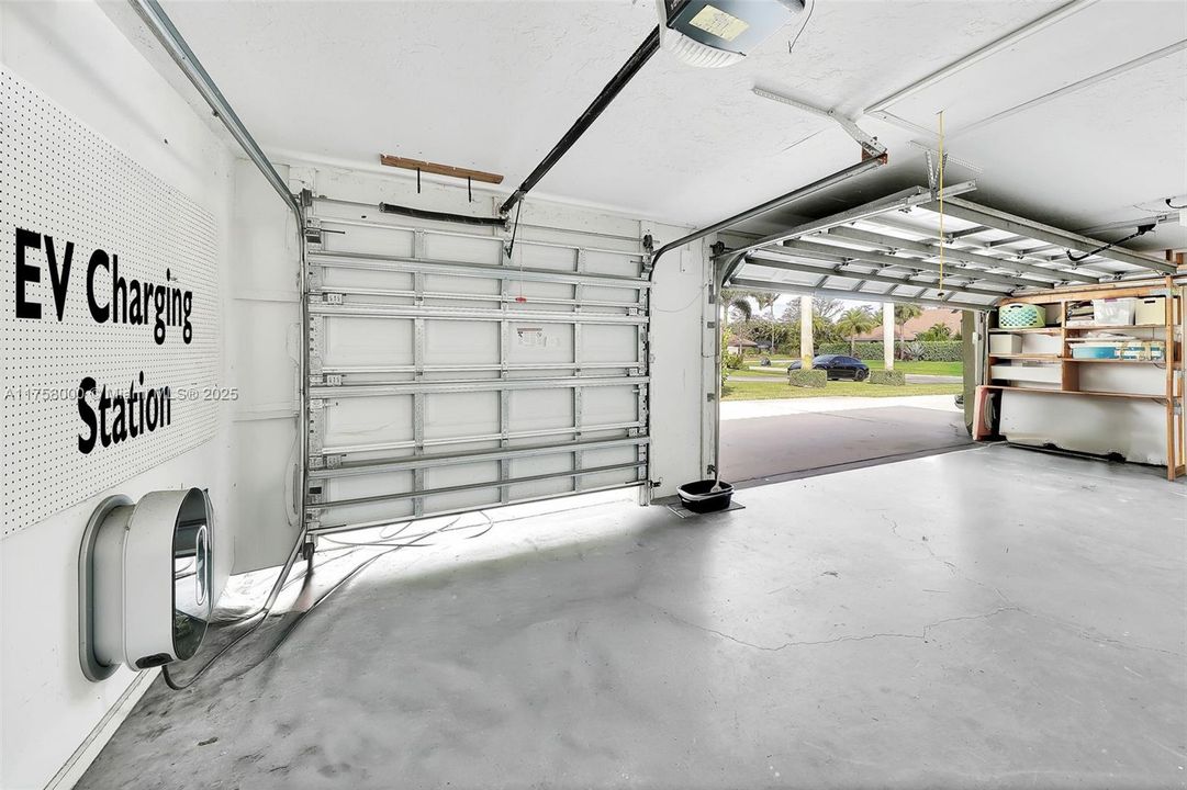 Recently Sold: $1,495,000 (6 beds, 4 baths, 4140 Square Feet)