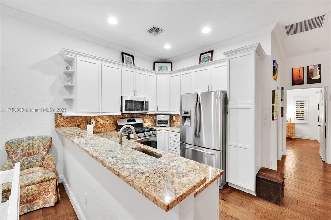 Recently Sold: $1,495,000 (6 beds, 4 baths, 4140 Square Feet)