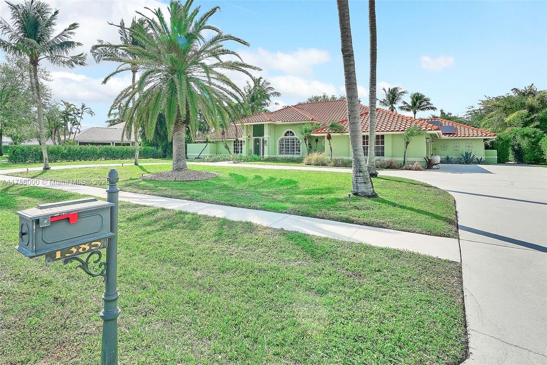 Recently Sold: $1,495,000 (6 beds, 4 baths, 4140 Square Feet)