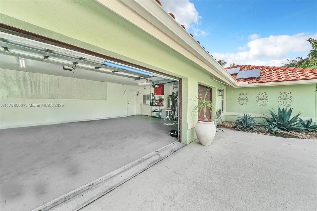 Recently Sold: $1,495,000 (6 beds, 4 baths, 4140 Square Feet)