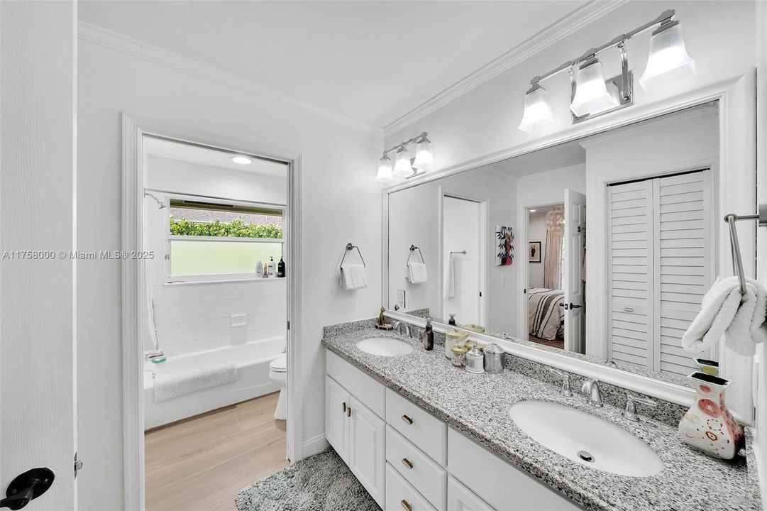 Recently Sold: $1,495,000 (6 beds, 4 baths, 4140 Square Feet)