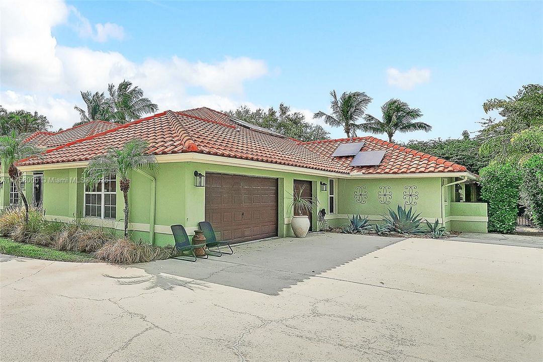 Recently Sold: $1,495,000 (6 beds, 4 baths, 4140 Square Feet)