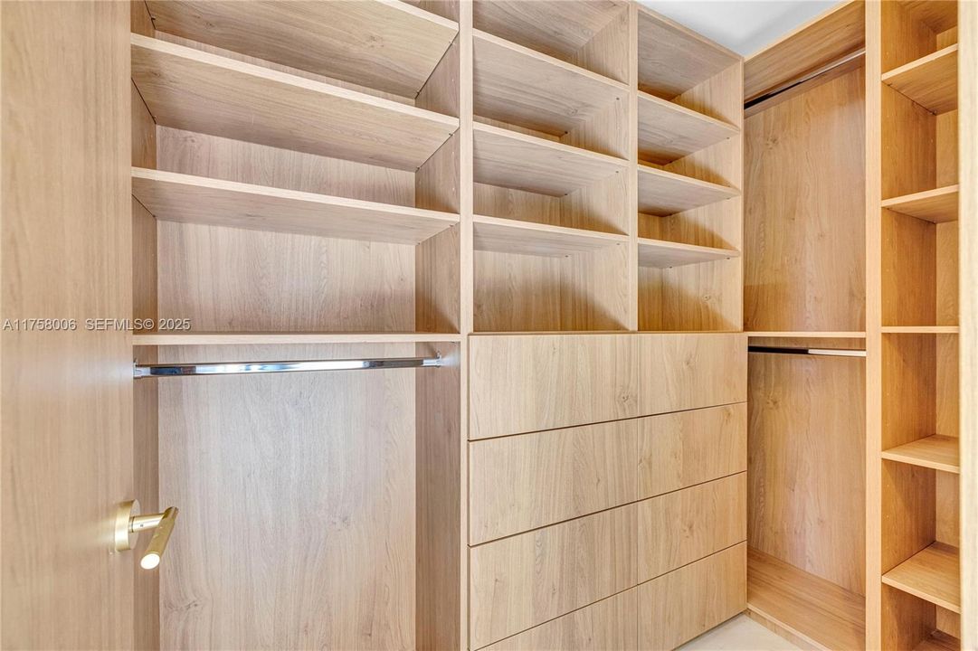 Недавно продано: $2,360,000 (4 спален, 3 ванн, 2011 Квадратных фут)