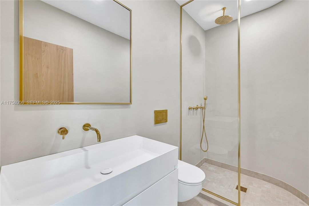 Недавно продано: $2,360,000 (4 спален, 3 ванн, 2011 Квадратных фут)