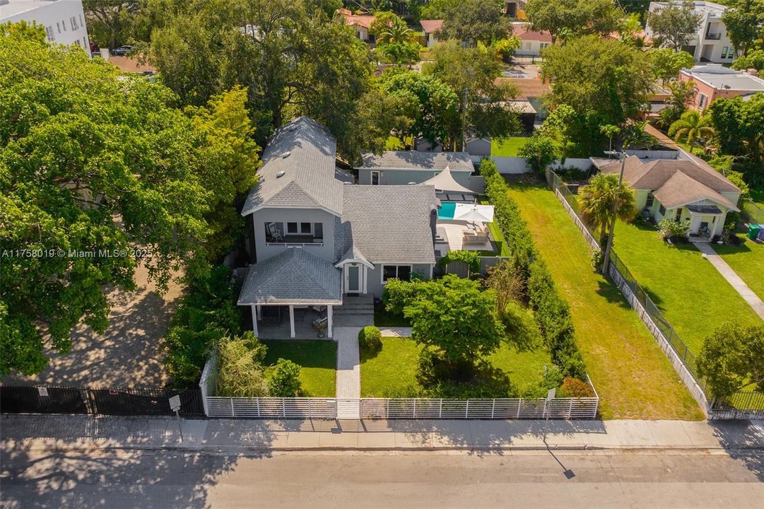 Recently Sold: $1,895,000 (4 beds, 3 baths, 2438 Square Feet)