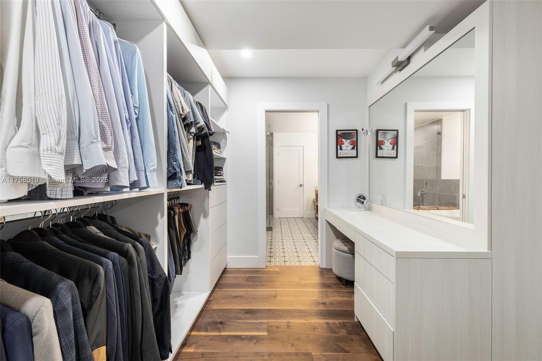 Dressing Room / Walk in closet