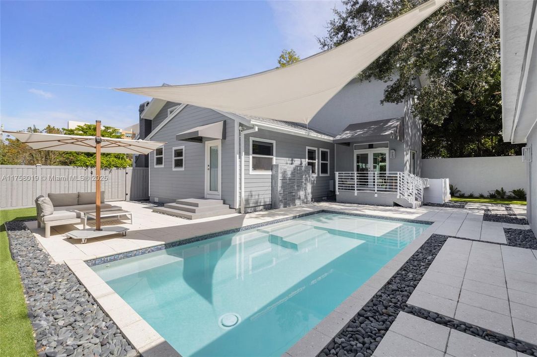 Recently Sold: $1,895,000 (4 beds, 3 baths, 2438 Square Feet)