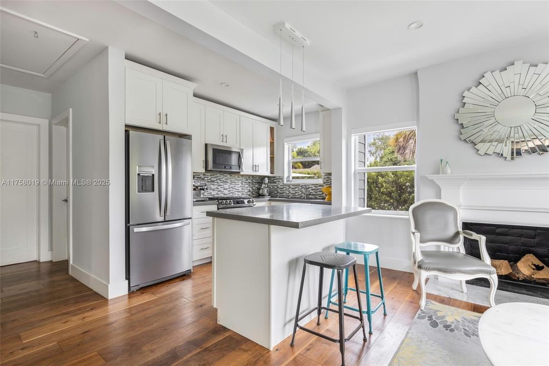 Recently Sold: $1,895,000 (4 beds, 3 baths, 2438 Square Feet)