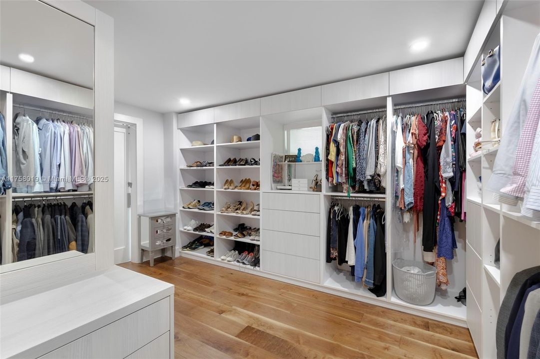 Dressing Room / Walk in closet
