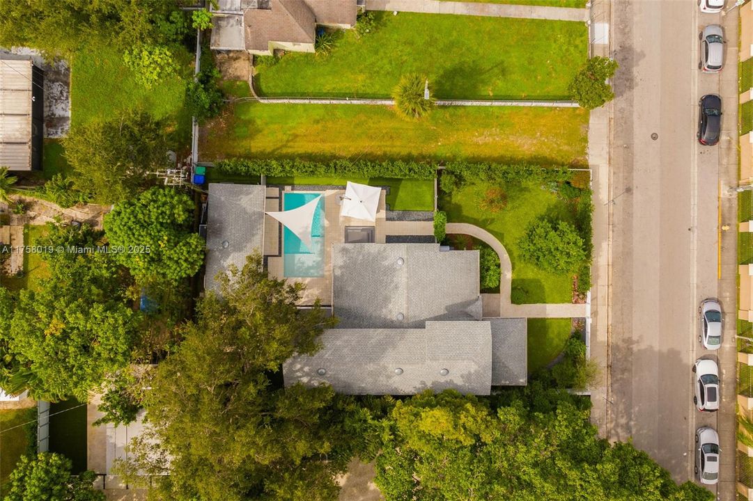 Recently Sold: $1,895,000 (4 beds, 3 baths, 2438 Square Feet)