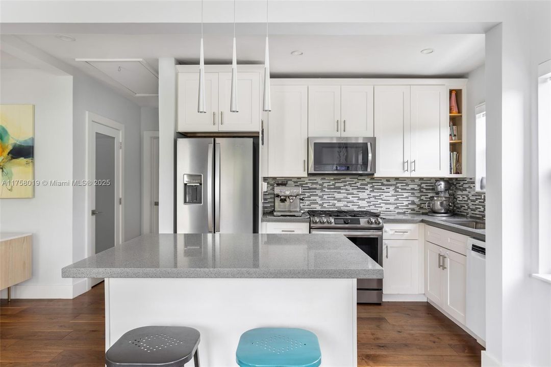 Recently Sold: $1,895,000 (4 beds, 3 baths, 2438 Square Feet)