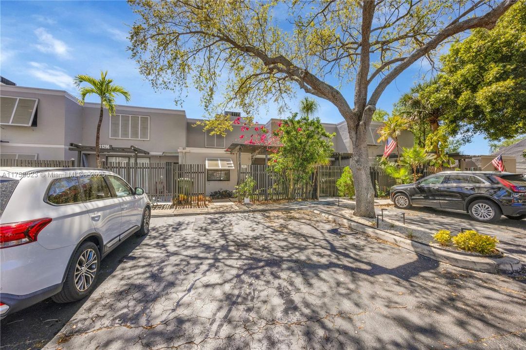 最近售出: $399,999 (2 贝兹, 2 浴室, 1318 平方英尺)