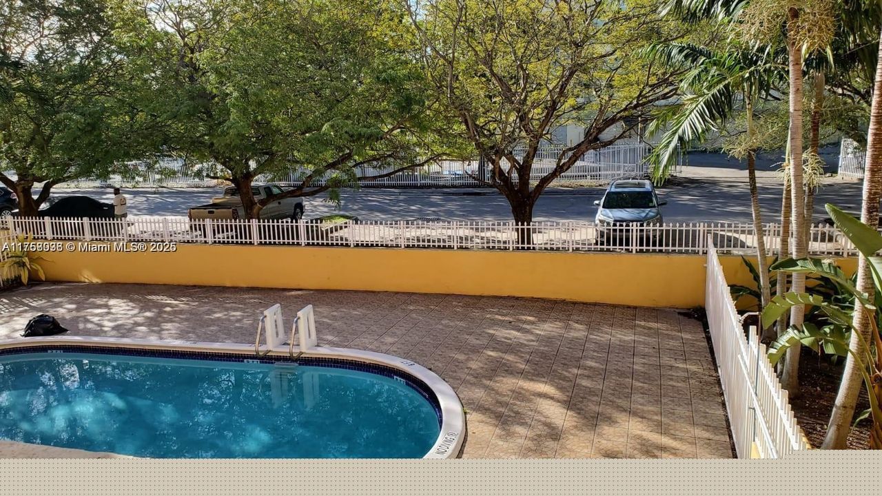 For Sale: $185,000 (1 beds, 1 baths, 530 Square Feet)