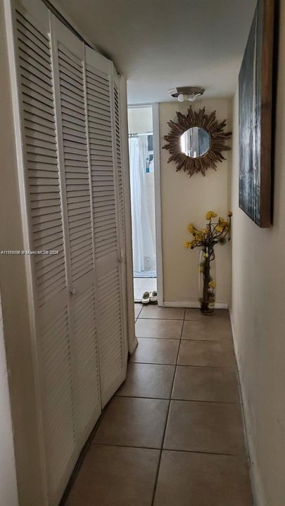 For Sale: $185,000 (1 beds, 1 baths, 530 Square Feet)