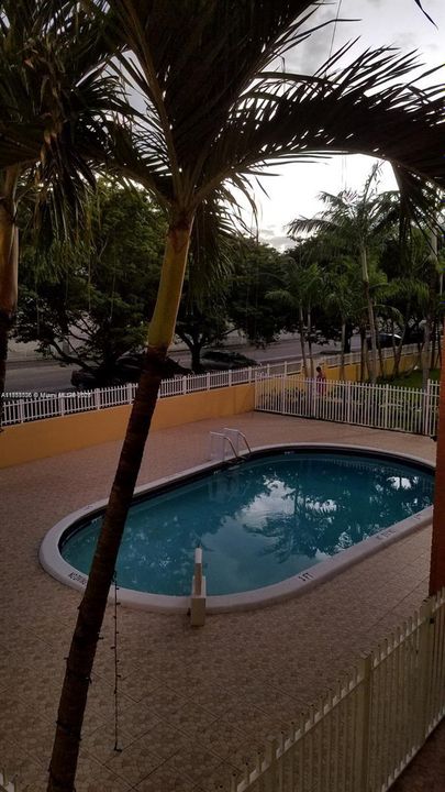 For Sale: $185,000 (1 beds, 1 baths, 530 Square Feet)