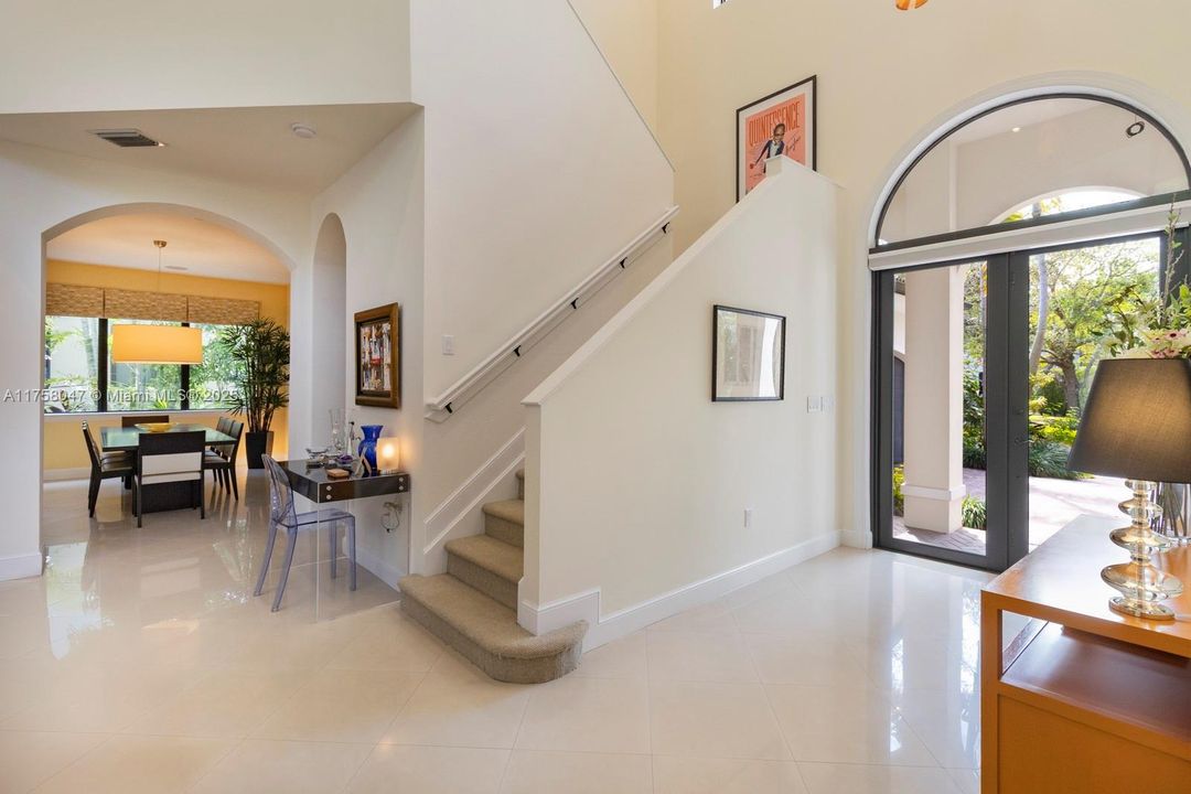 Recently Sold: $2,850,000 (5 beds, 5 baths, 3587 Square Feet)