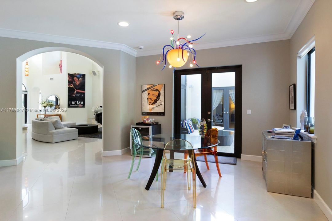 Recently Sold: $2,850,000 (5 beds, 5 baths, 3587 Square Feet)