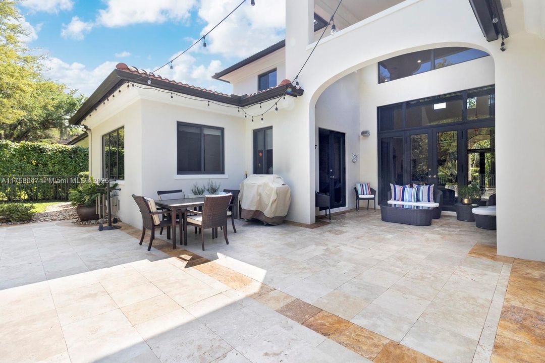 Recently Sold: $2,850,000 (5 beds, 5 baths, 3587 Square Feet)