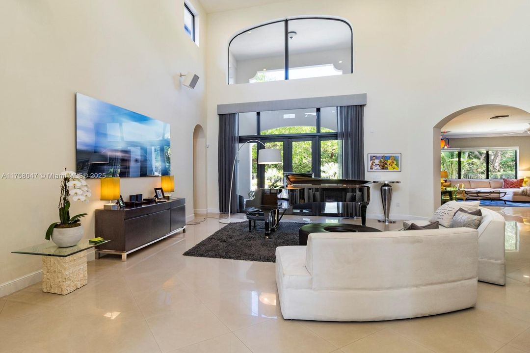 Recently Sold: $2,850,000 (5 beds, 5 baths, 3587 Square Feet)