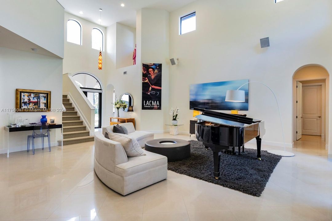 Recently Sold: $2,850,000 (5 beds, 5 baths, 3587 Square Feet)