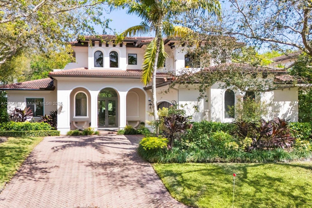 Recently Sold: $2,850,000 (5 beds, 5 baths, 3587 Square Feet)