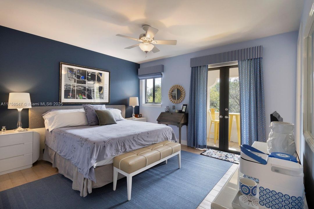 Recently Sold: $2,850,000 (5 beds, 5 baths, 3587 Square Feet)