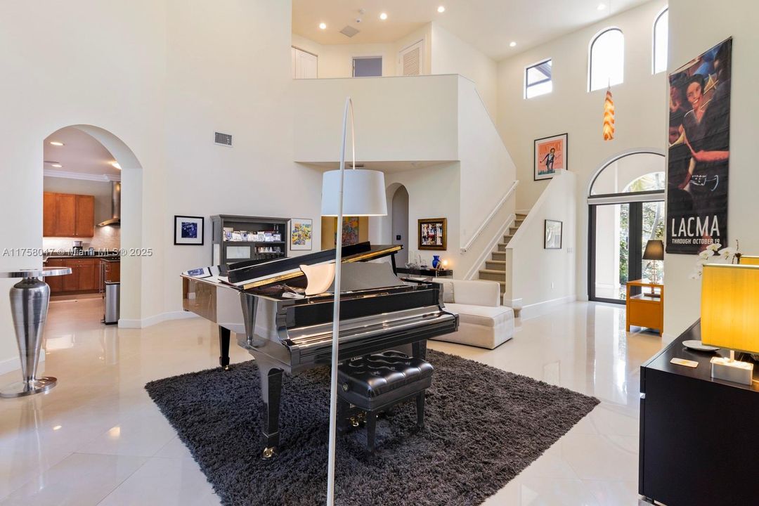 Recently Sold: $2,850,000 (5 beds, 5 baths, 3587 Square Feet)