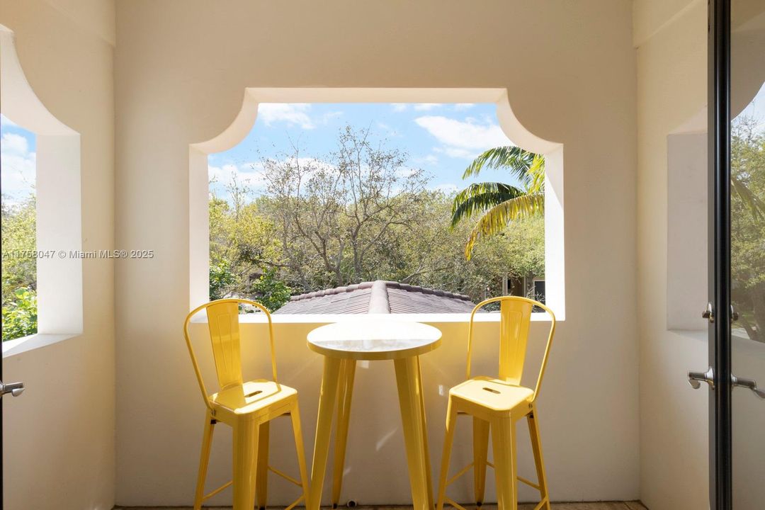 Recently Sold: $2,850,000 (5 beds, 5 baths, 3587 Square Feet)