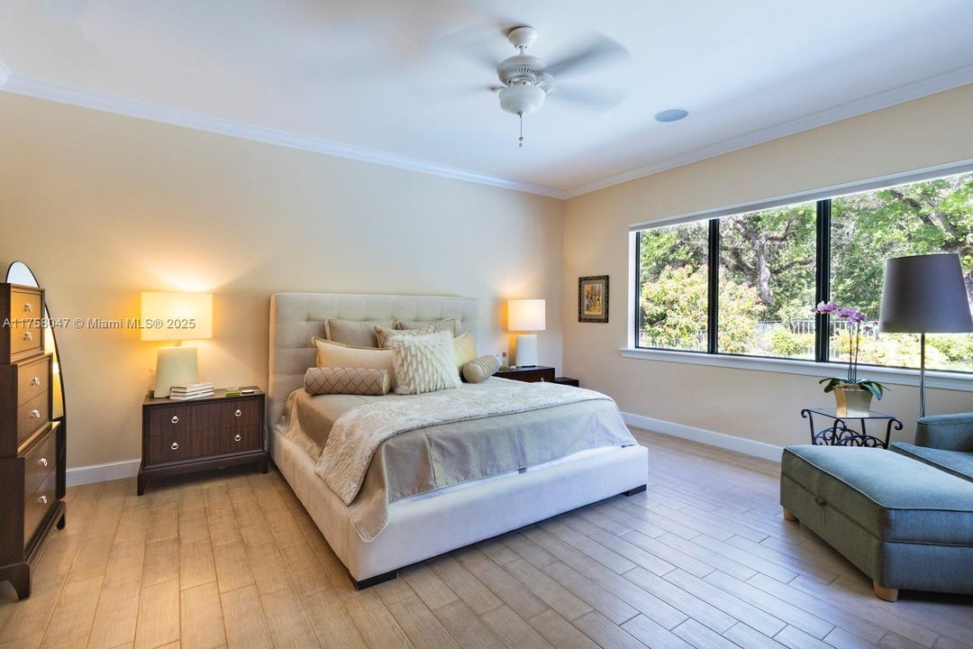 Recently Sold: $2,850,000 (5 beds, 5 baths, 3587 Square Feet)