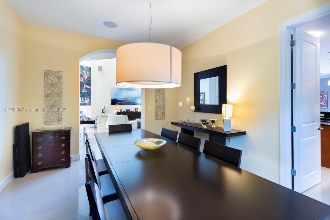 Recently Sold: $2,850,000 (5 beds, 5 baths, 3587 Square Feet)