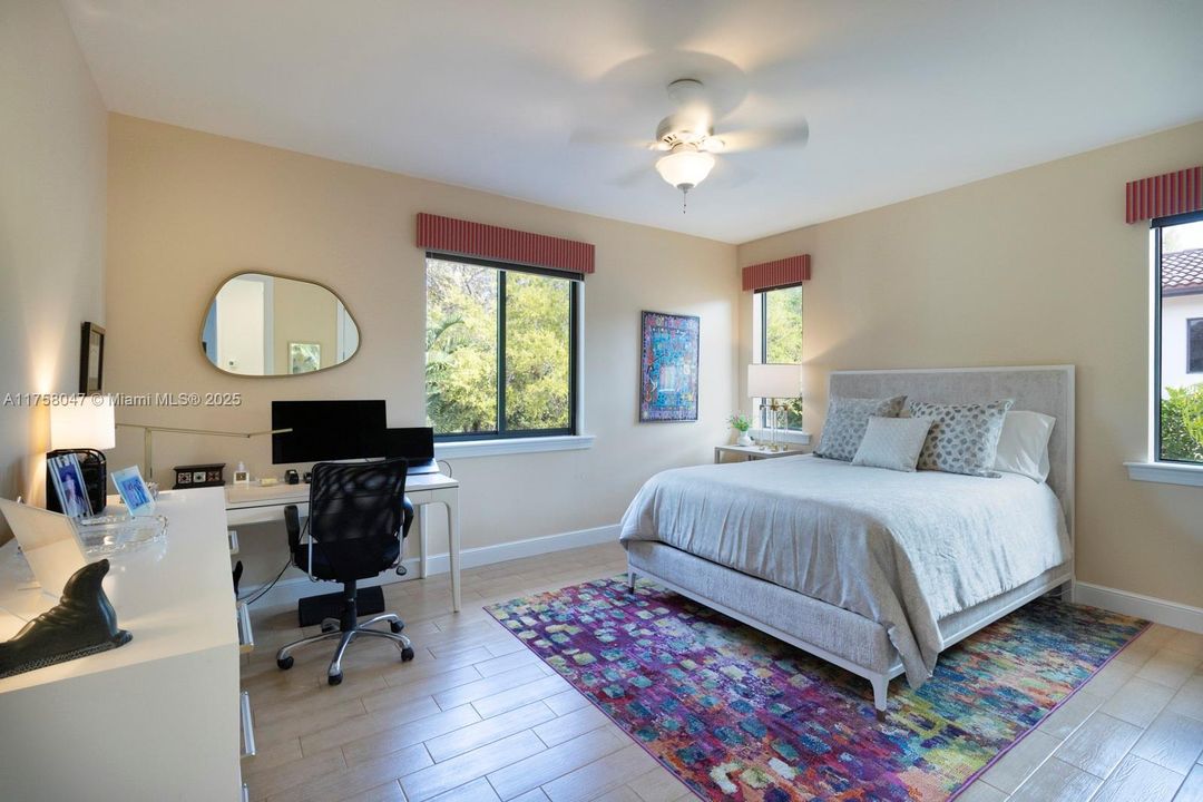 Recently Sold: $2,850,000 (5 beds, 5 baths, 3587 Square Feet)