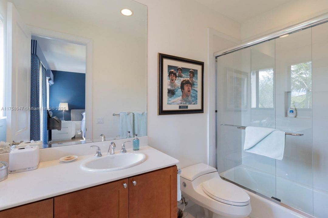 Recently Sold: $2,850,000 (5 beds, 5 baths, 3587 Square Feet)