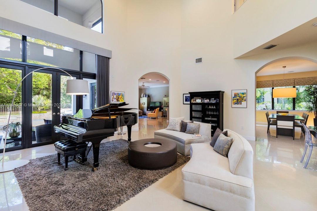 Recently Sold: $2,850,000 (5 beds, 5 baths, 3587 Square Feet)