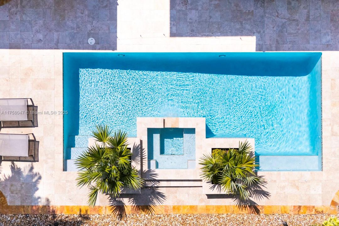 Recently Sold: $2,850,000 (5 beds, 5 baths, 3587 Square Feet)