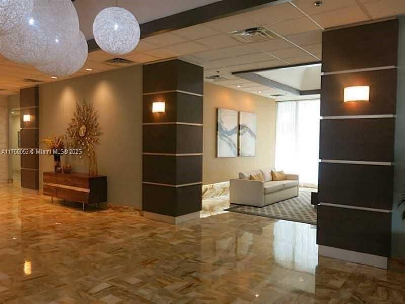 合同活跃: $755,000 (2 贝兹, 2 浴室, 1299 平方英尺)