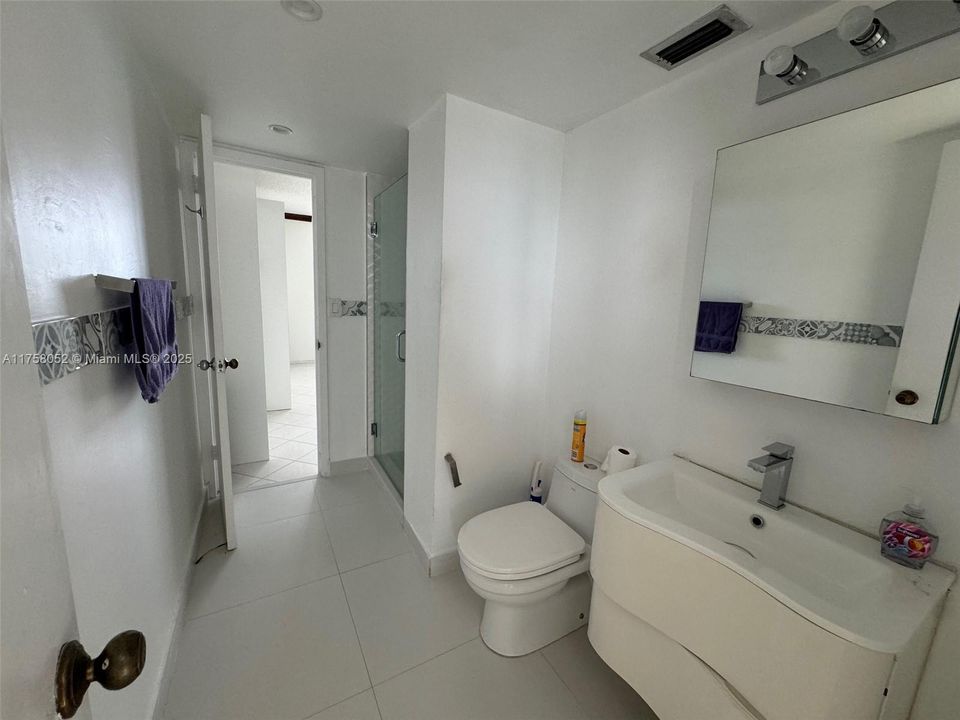 合同活跃: $755,000 (2 贝兹, 2 浴室, 1299 平方英尺)