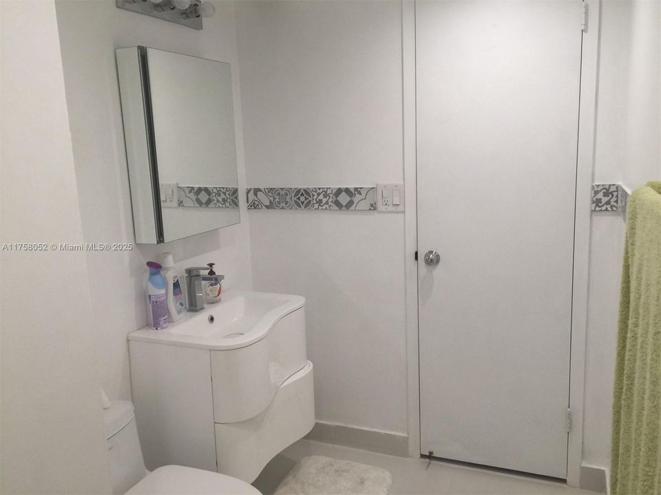 合同活跃: $755,000 (2 贝兹, 2 浴室, 1299 平方英尺)