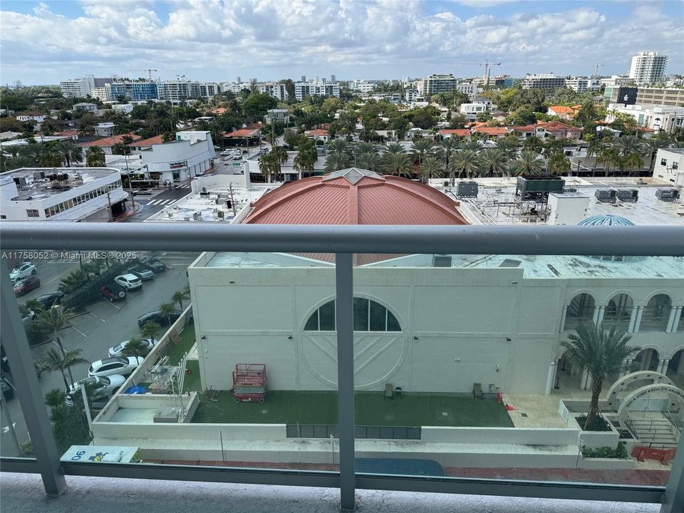 合同活跃: $755,000 (2 贝兹, 2 浴室, 1299 平方英尺)