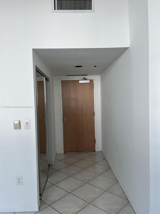 待售: $159,000 (0 贝兹, 1 浴室, 330 平方英尺)