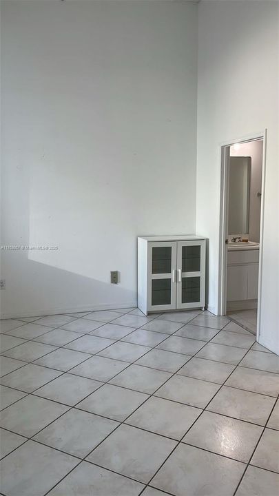 待售: $159,000 (0 贝兹, 1 浴室, 330 平方英尺)