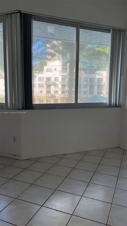 待售: $159,000 (0 贝兹, 1 浴室, 330 平方英尺)