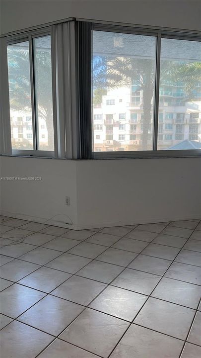 待售: $159,000 (0 贝兹, 1 浴室, 330 平方英尺)