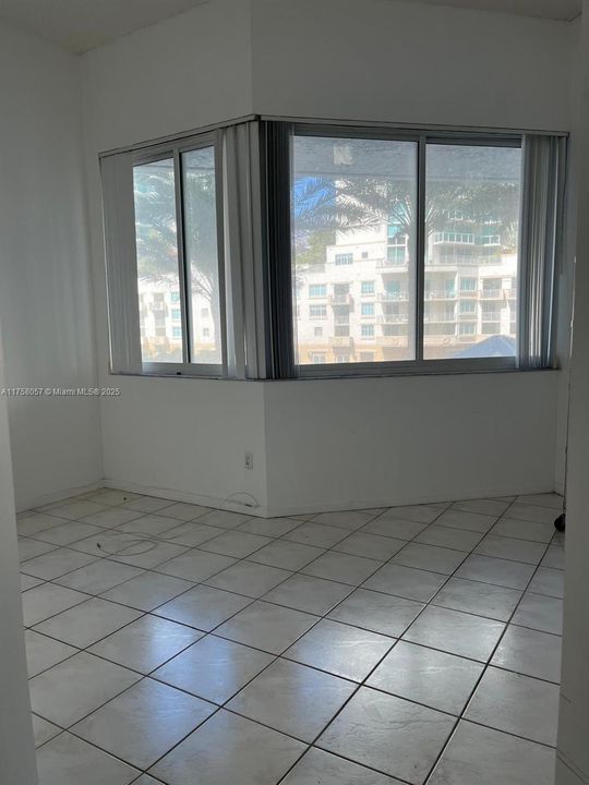 待售: $159,000 (0 贝兹, 1 浴室, 330 平方英尺)