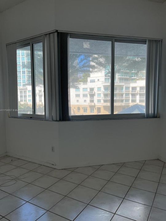 待售: $159,000 (0 贝兹, 1 浴室, 330 平方英尺)