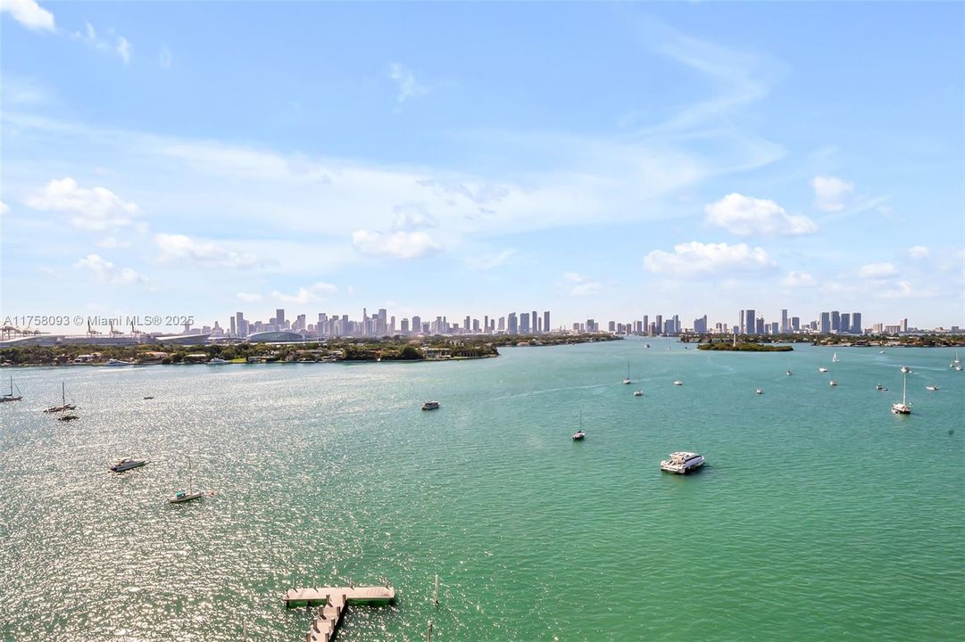 Active With Contract: $680,000 (1 beds, 1 baths, 852 Square Feet)