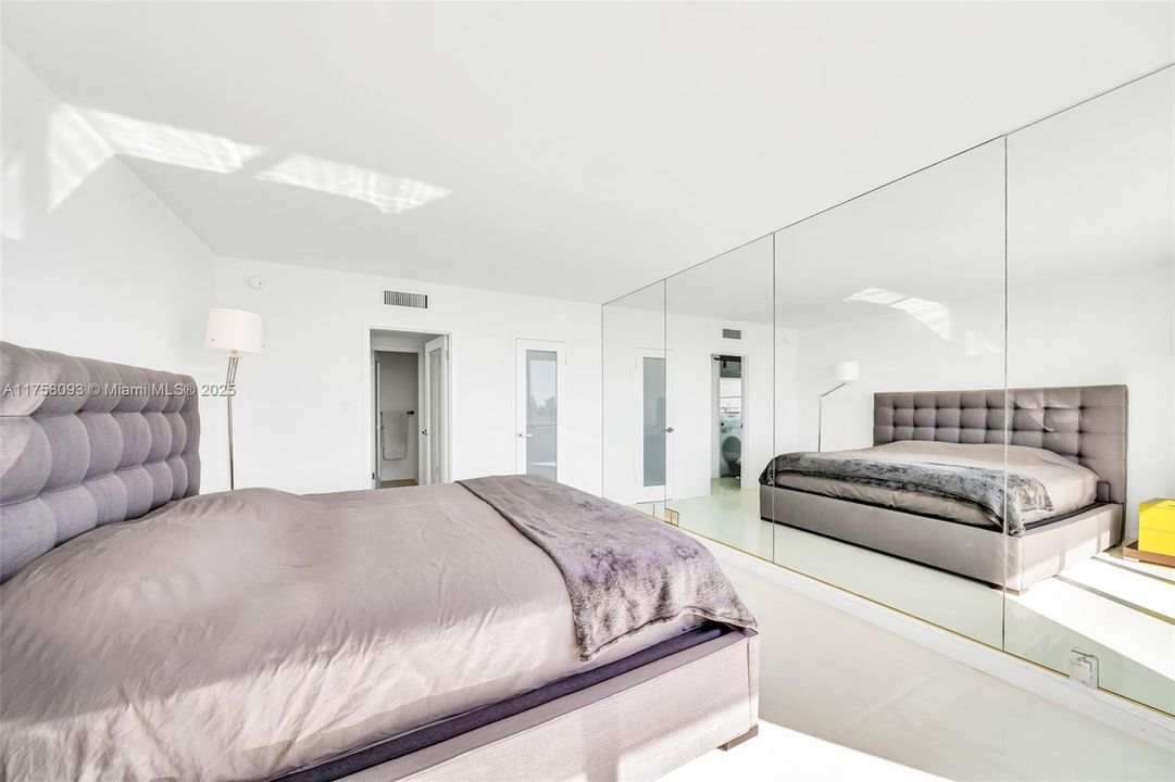 Active With Contract: $680,000 (1 beds, 1 baths, 852 Square Feet)