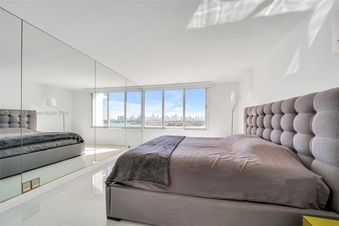 Active With Contract: $680,000 (1 beds, 1 baths, 852 Square Feet)