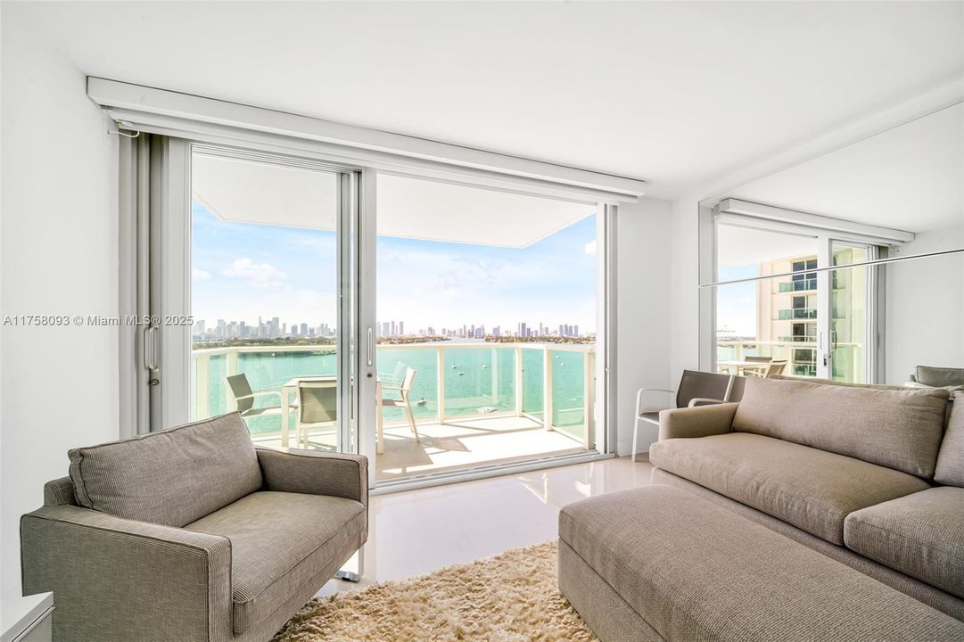 Active With Contract: $680,000 (1 beds, 1 baths, 852 Square Feet)