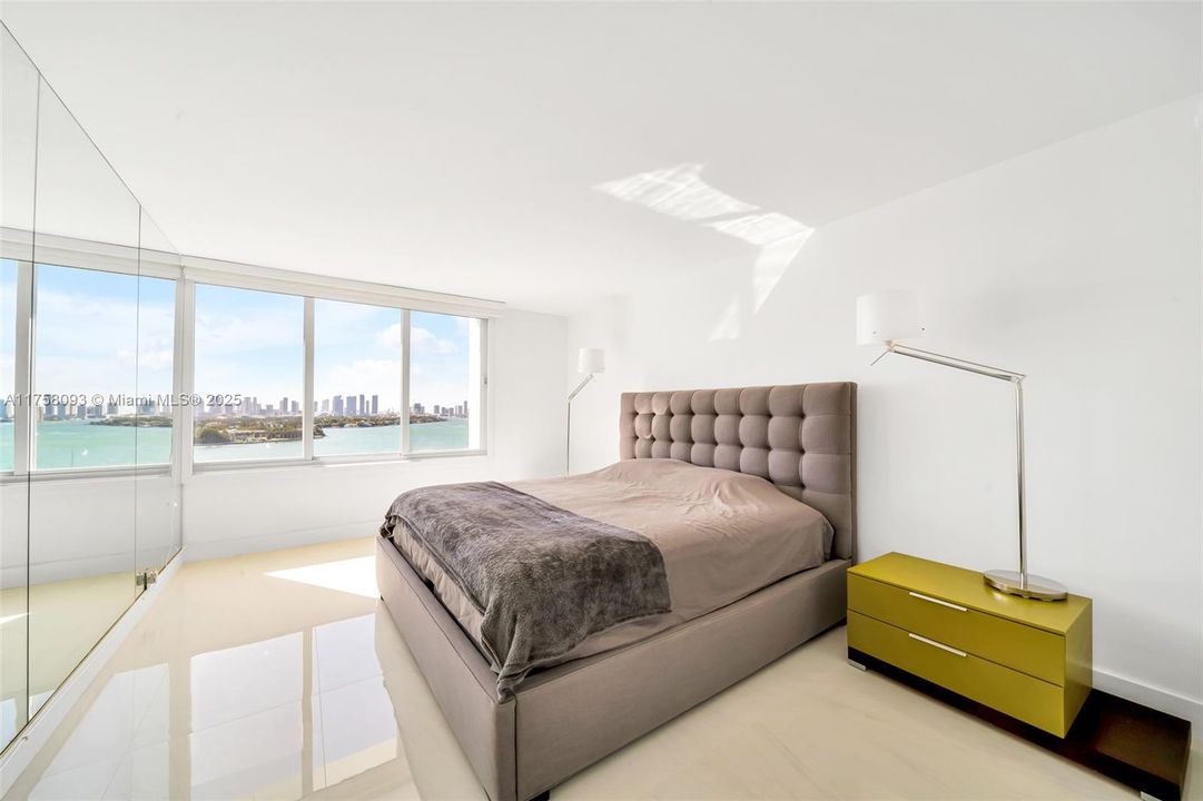 Active With Contract: $680,000 (1 beds, 1 baths, 852 Square Feet)